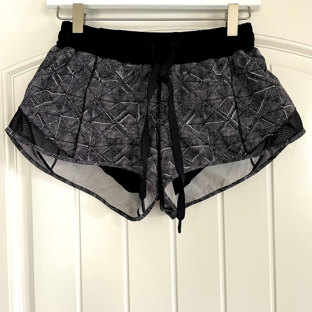 Lululemon Hotty Hot Shorts 2.5”